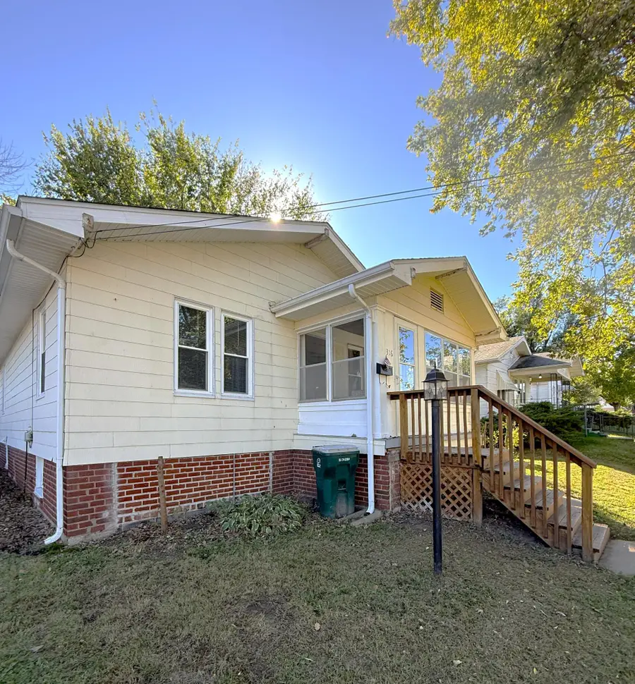 316 E Lee St, Moberly, MO 65270 - #3