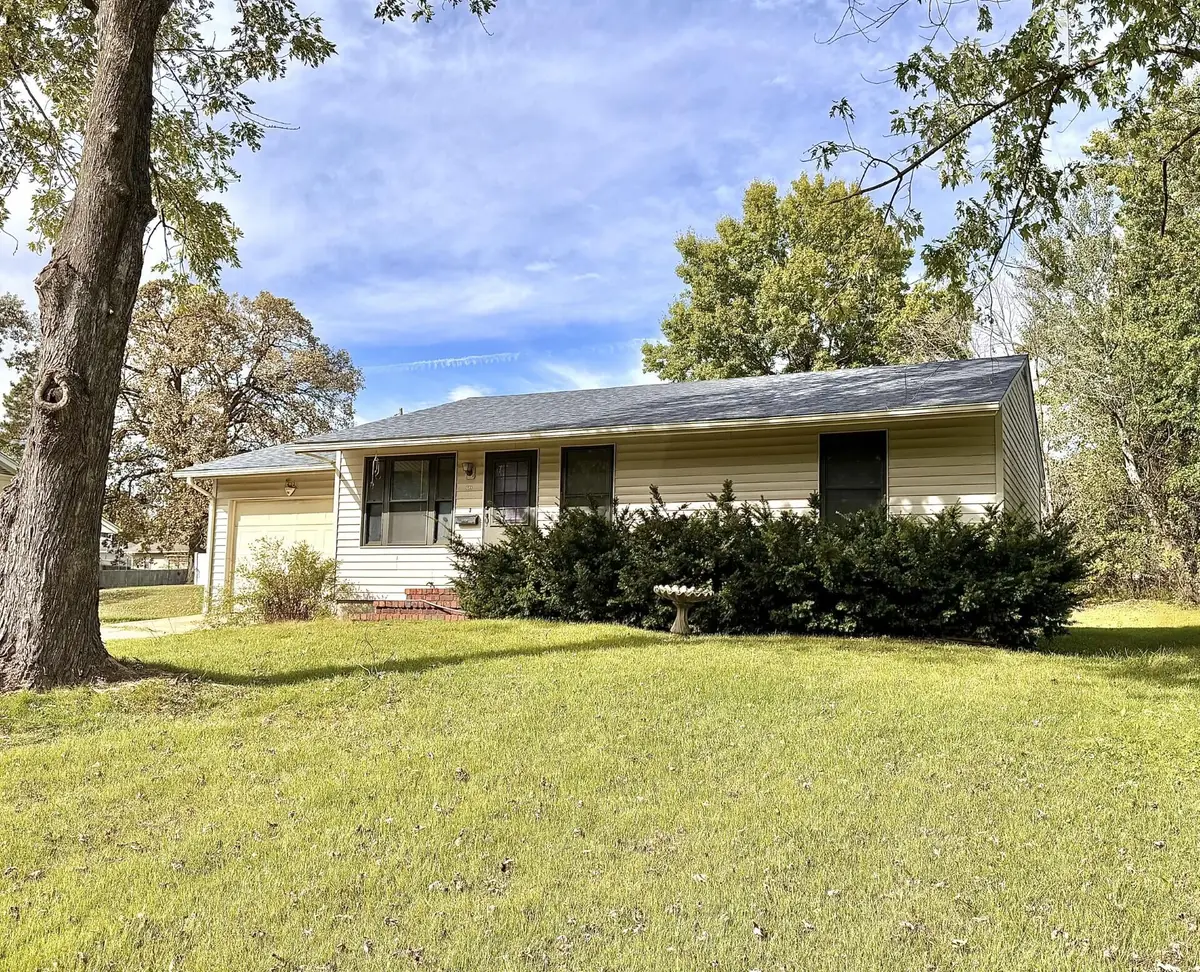 609 Grand Ave, Moberly, MO 65270 - #1