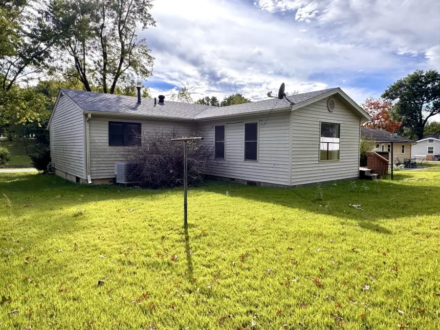 609 Grand Ave, Moberly, MO 65270 - #2