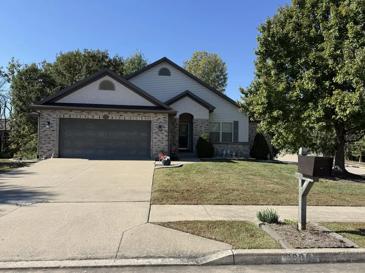 3809 Armadillo Dr, Columbia, MO 65202 - #1