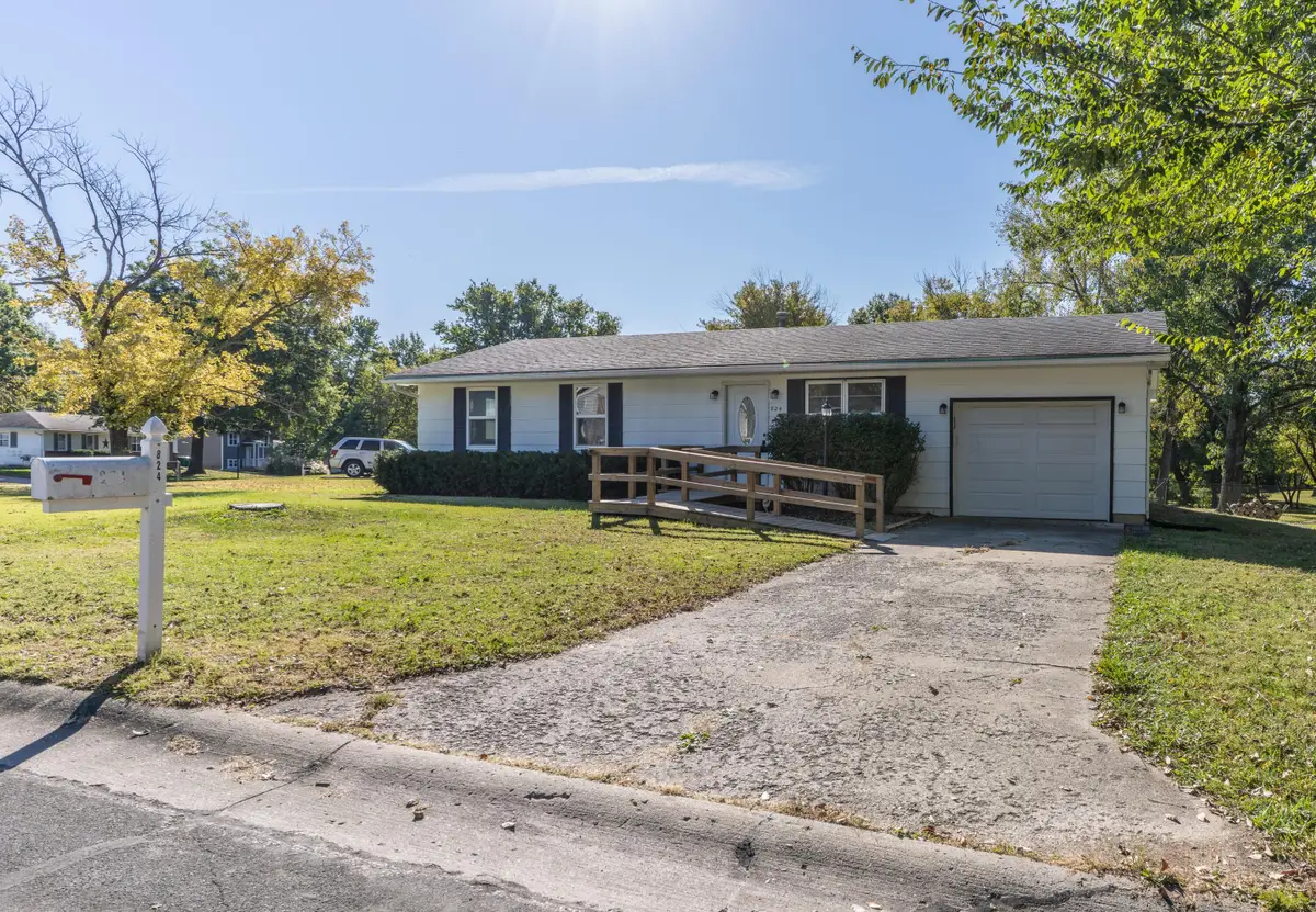 824 Tuley Rd, Moberly, MO 65270 - #1