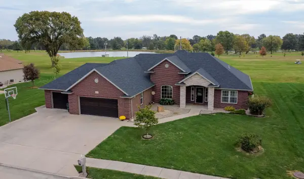 312 Country Club Dr, CENTRALIA, MO 65240