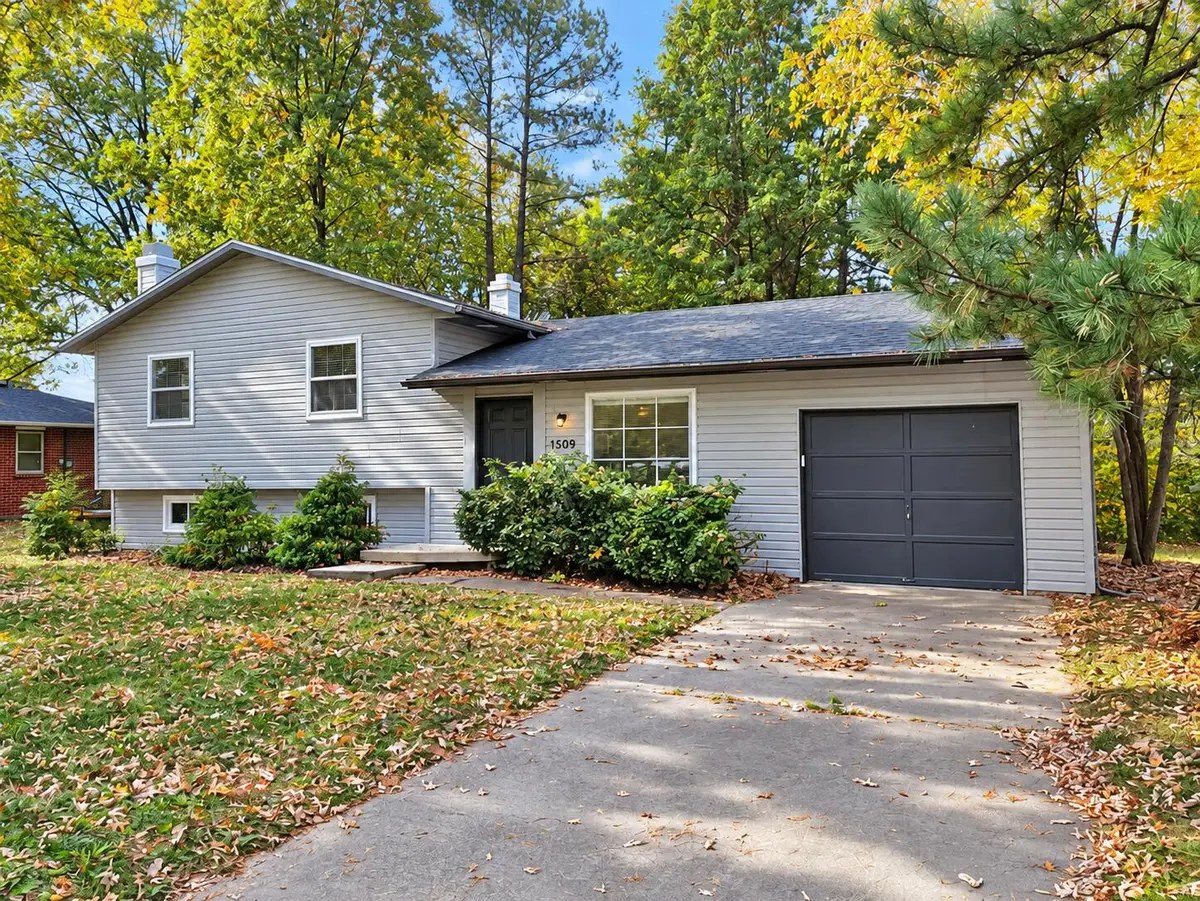 3509 Woodland Dr, Columbia, MO 65202 - #1