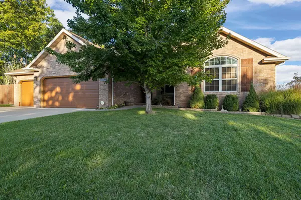 3320 North Golden Avenue, Springfield, MO 65803