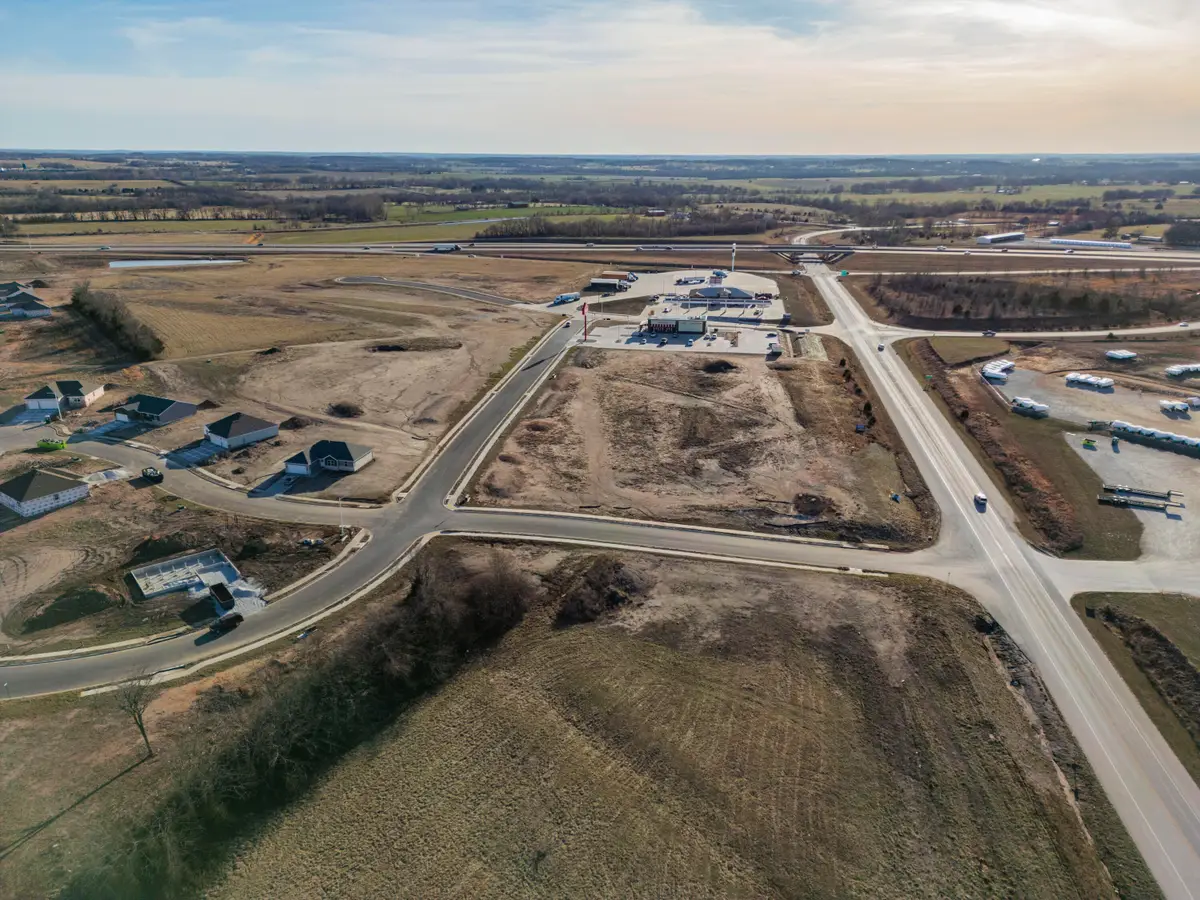 009 S Killingsworth Avenue, Bolivar, MO 65613 - Image #1