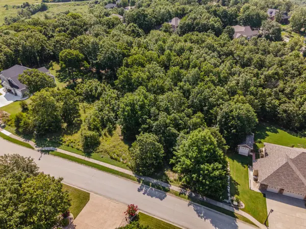 219 Forest Oak Drive, Hollister, MO 65672