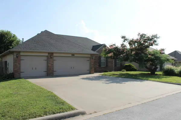 816 E Roubidoux Street, Nixa, MO 65714