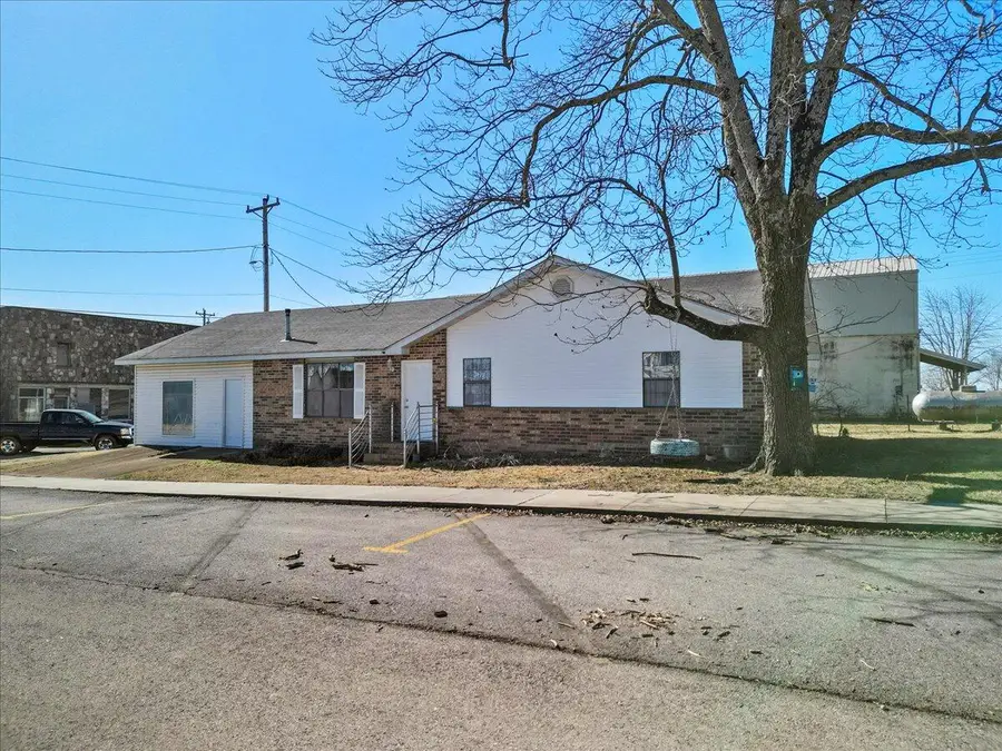 301 Luyster Street, Koshkonong, MO 65692 - Image #2