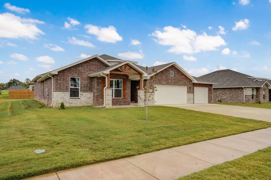 5208 S April Court, Battlefield, MO 65619 - Image #2
