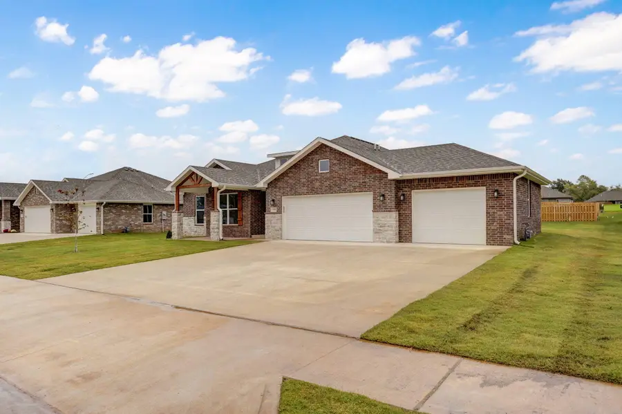 5208 S April Court, Battlefield, MO 65619 - Image #3