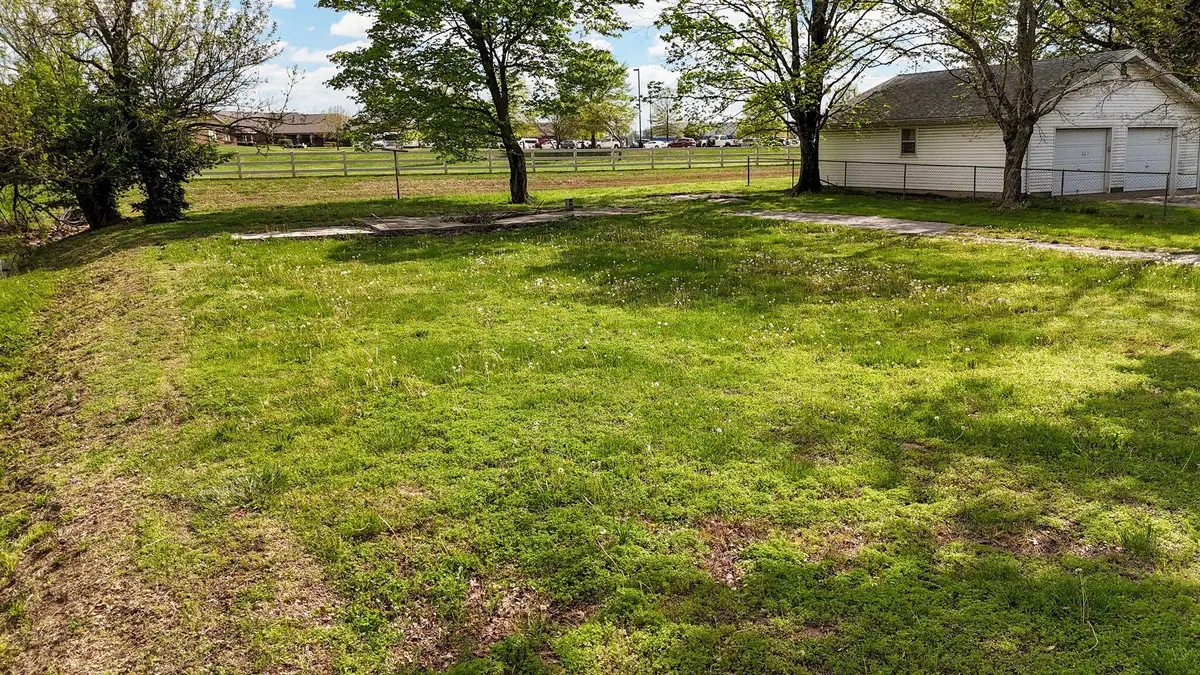 329 E Alice Street, Mount Vernon, MO 65712 - Image #1