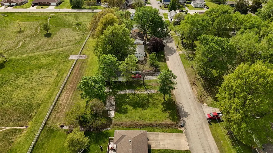 329 E Alice Street, Mount Vernon, MO 65712 - Image #3