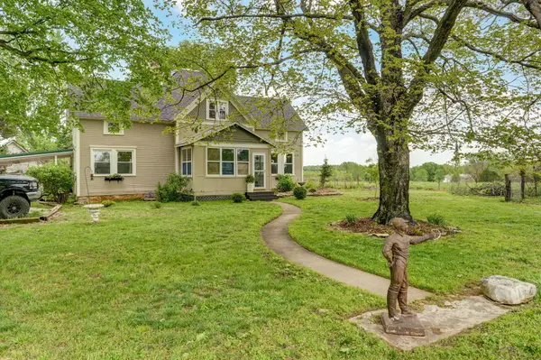 1487 E Lelia Lane, Springfield, MO 65803