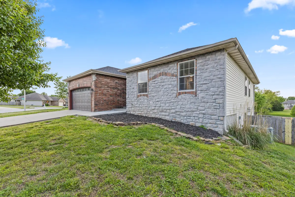 5703 S Vicksburg Battle Court, Battlefield, MO 65619 - #1