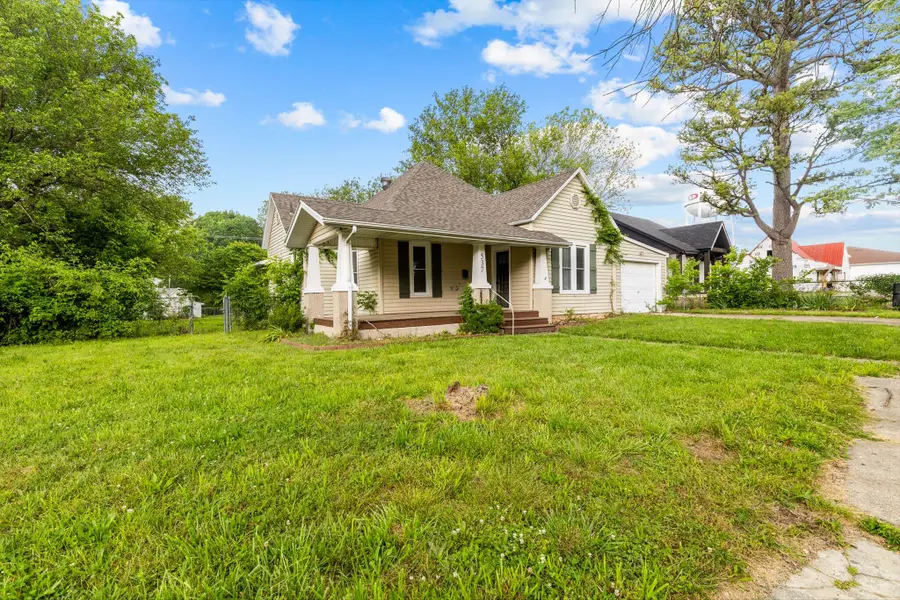 537 S Jefferson Avenue, Aurora, MO 65605 - #2