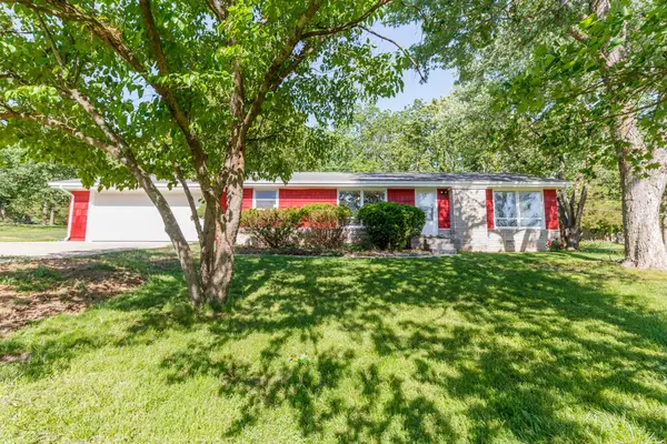 1318 S Farm Road 205, Springfield, MO 65809