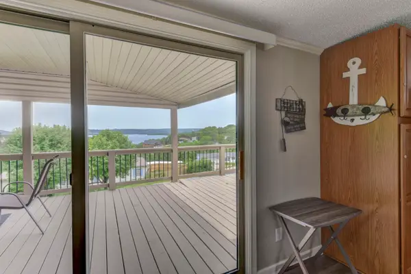 269 Moore Lane, Blue Eye, MO 65611