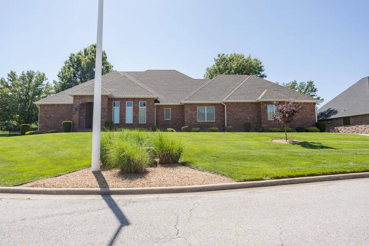 8326 Shinnecock Drive, Nixa, MO 65714 - Image #1