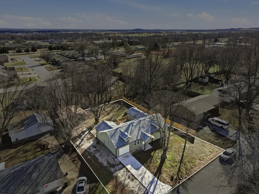 1922 S Village Lane, Bolivar, MO 65613 - Image #2