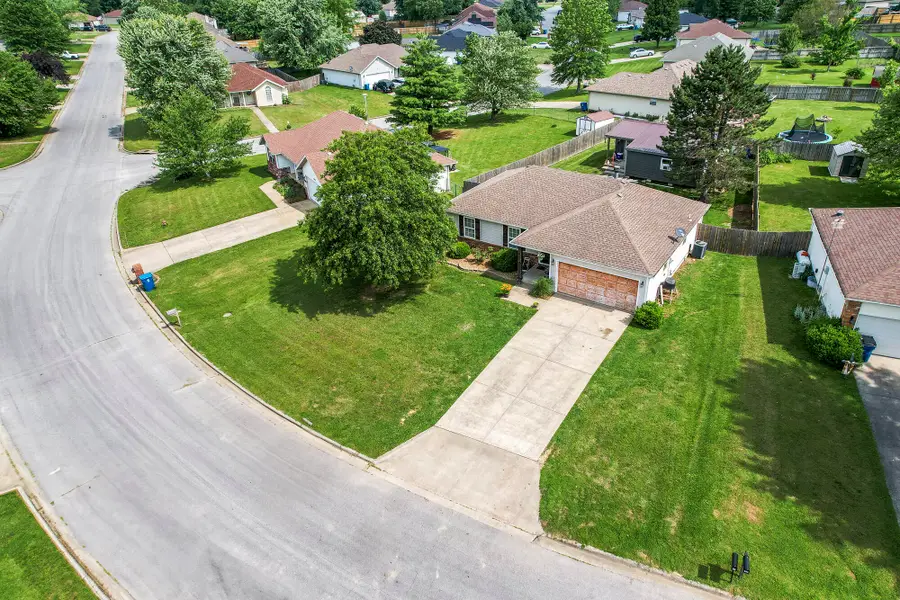 802 S Sunmeadow Drive, Strafford, MO 65757 - Image #2
