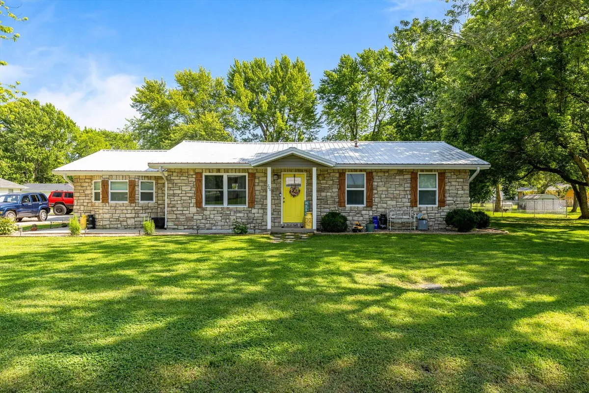 720 E Burford Street, Marshfield, MO 65706 - Image #1