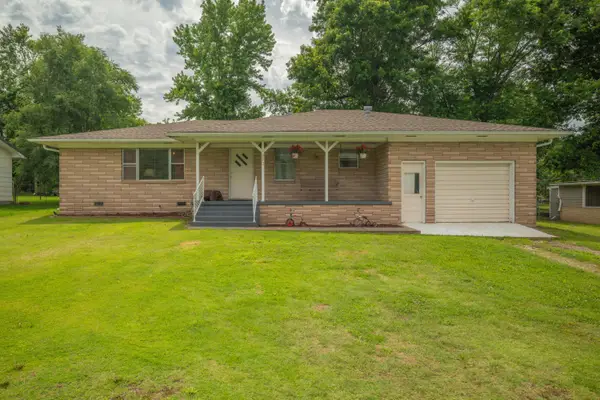 212 N School Street, Goodman, MO 64843