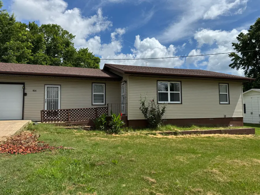 806 Lathrop Avenue, Ava, MO 65608 - Image #2