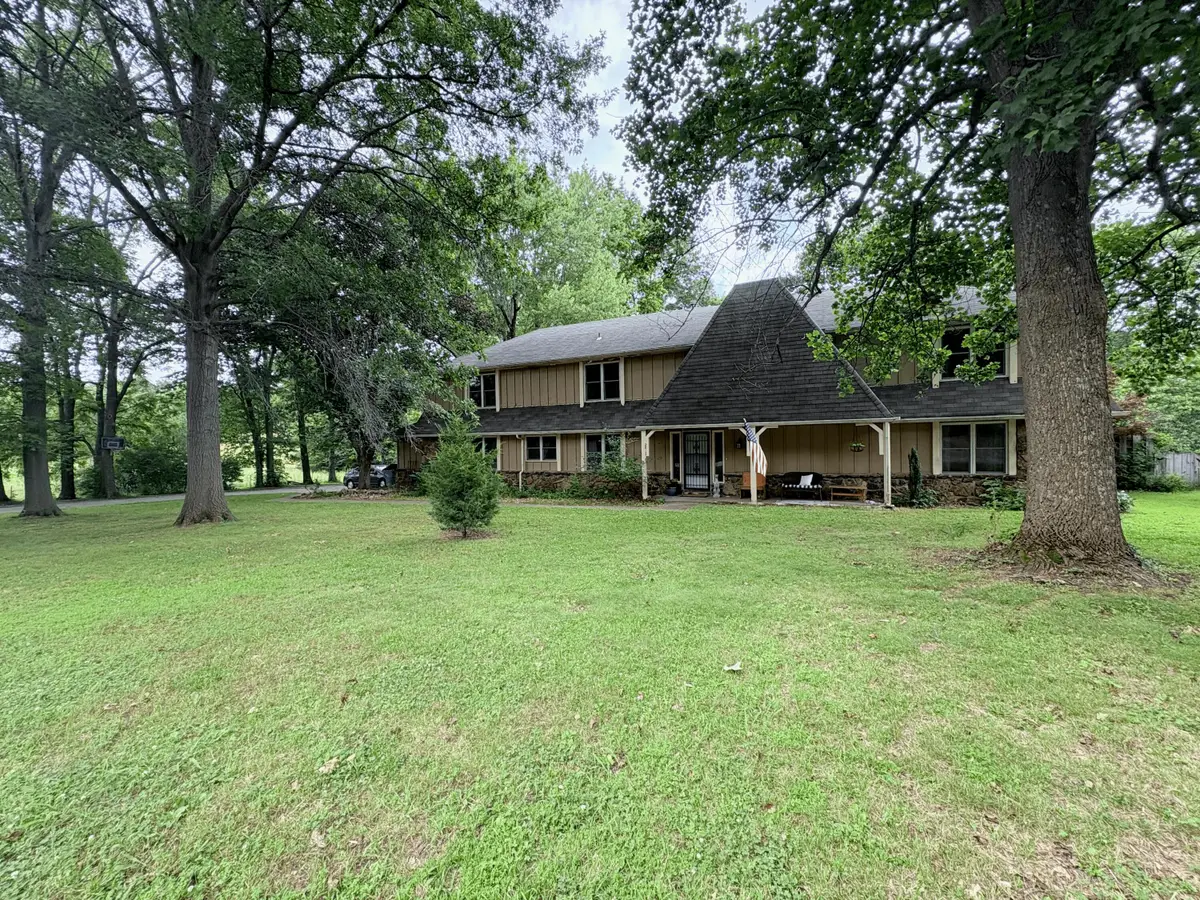 2412 S Camber Avenue, Springfield, MO 65809 - Image #1