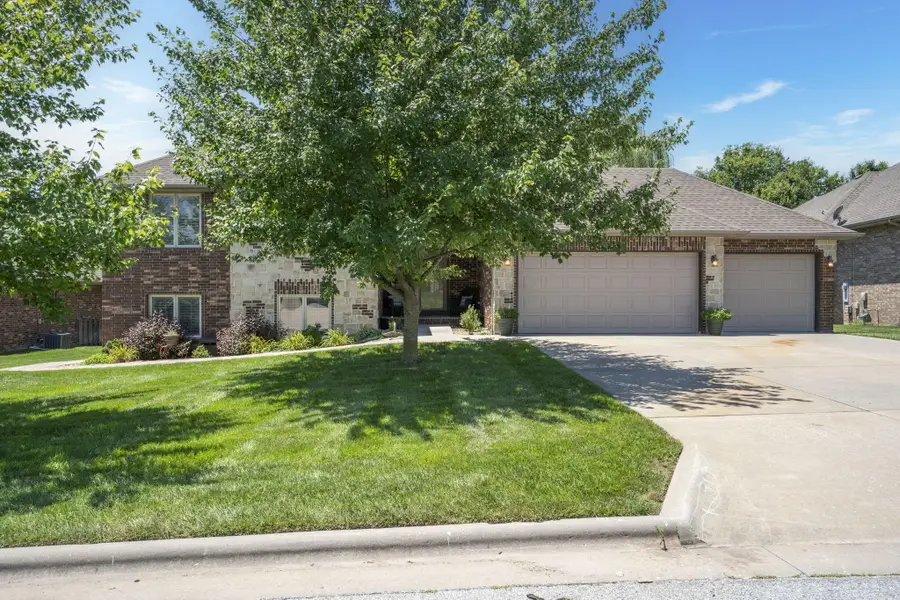 1545 N Oakfair Place, Springfield, MO 65802 - Image #2