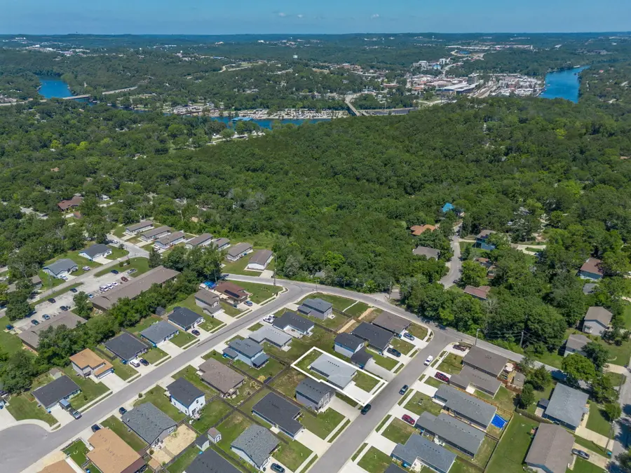 142 Oakwood Estates Court, Hollister, MO 65672 - Image #2