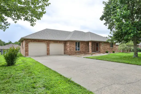 1660 S Meadow Lane, Bolivar, MO 65613