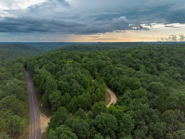 000 Whitacre Run, Eminence, MO 65466