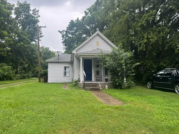 1221 E Scott Street, Springfield, MO 65802