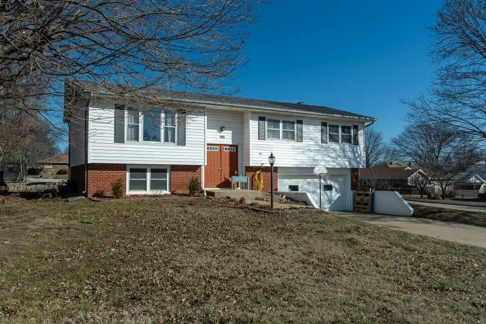 905 E Drake Street, Bolivar, MO 65613 - Image #1