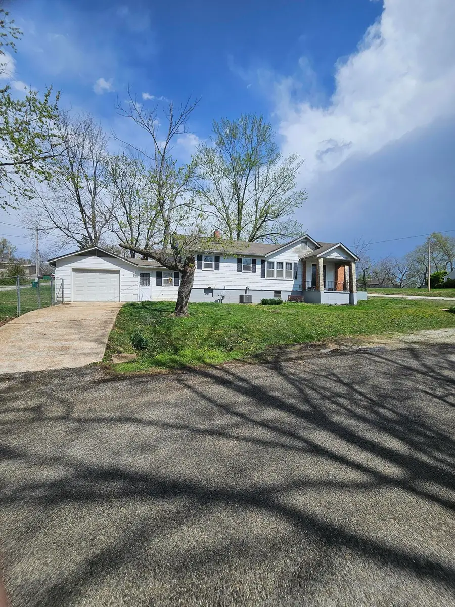 601 N Harris Street, Willow Springs, MO 65793 - Image #2