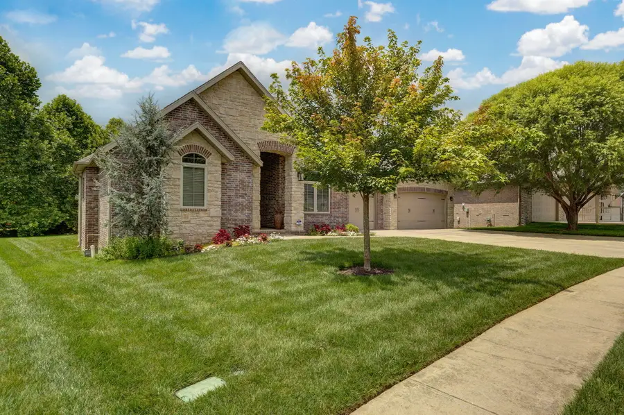 831 N Summercreek Court, Springfield, MO 65802 - Image #2