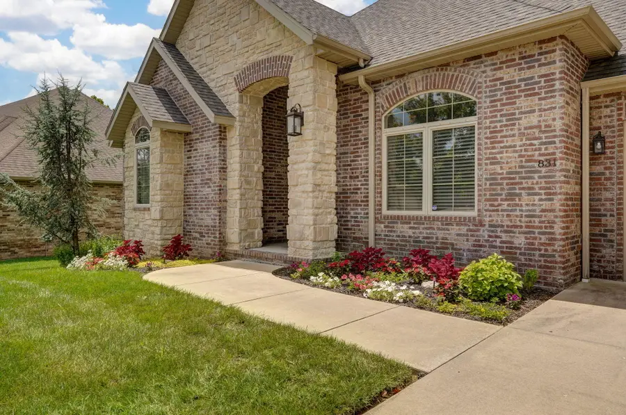 831 N Summercreek Court, Springfield, MO 65802 - Image #3