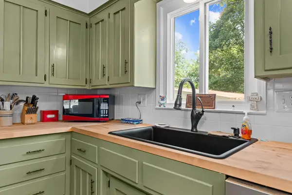 372 Greenbrier Lane, Hollister, MO 65672