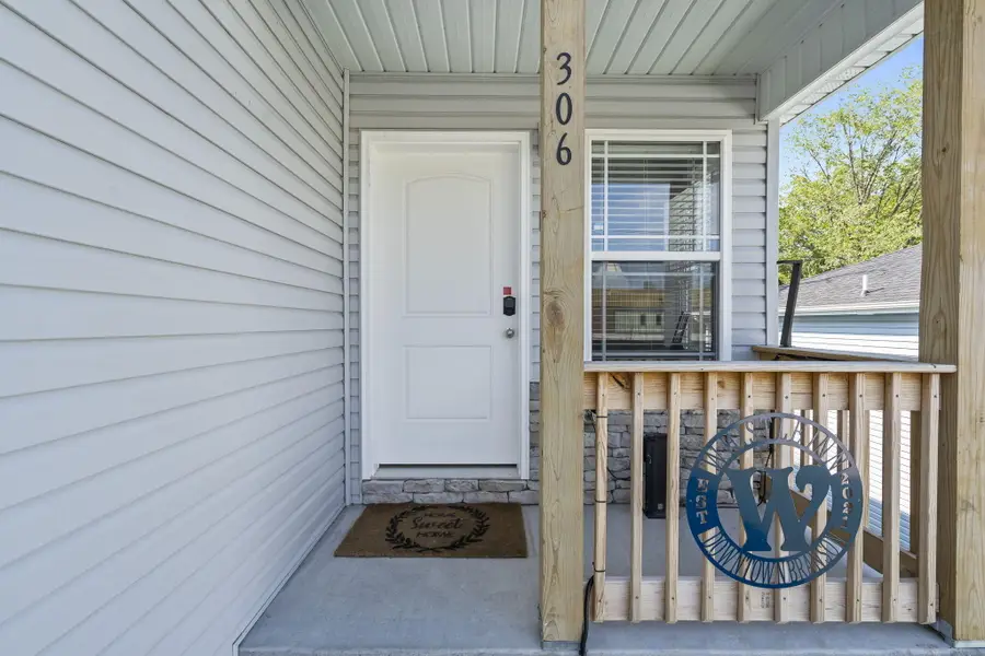 306 W College Street, Branson, MO 65616 - #2