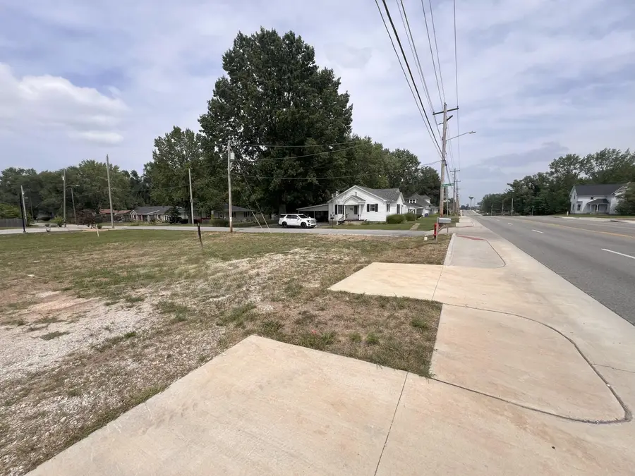 209&211 E Mount Vernon Street, Nixa, MO 65714 - Image #3