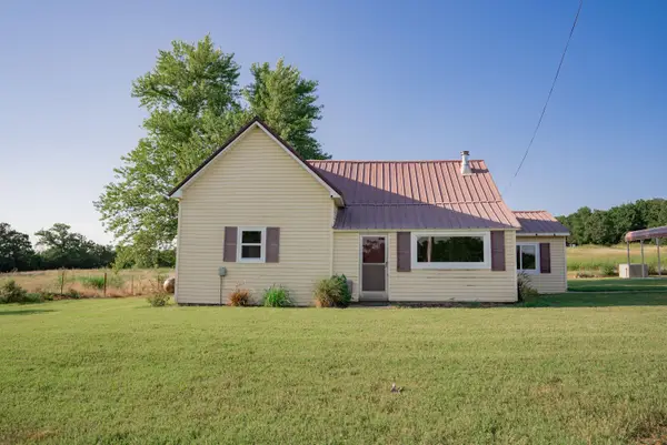 11861 E 1350 Road, Stockton, MO 65785