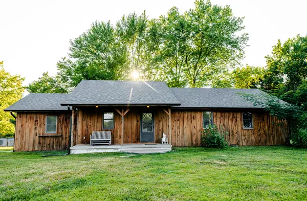 303 N Hudson Avenue, Aurora, MO 65605