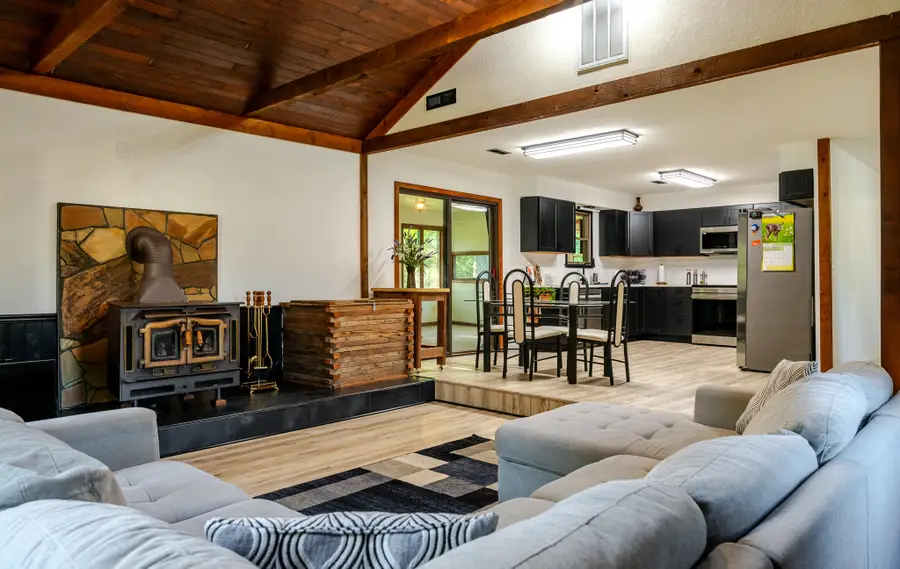 303 N Hudson Avenue, Aurora, MO 65605 - Image #3