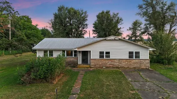 10143 Farm Road 2240, Washburn, MO 65772