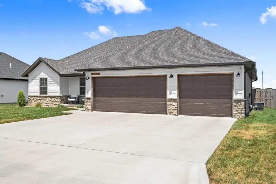 1777 E Chickamauga Drive, Republic, MO 65738 - Image #2