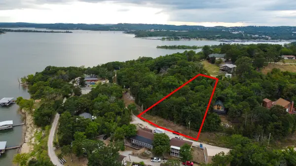 300 Circle View Ln Lane, Reeds Spring, MO 65737