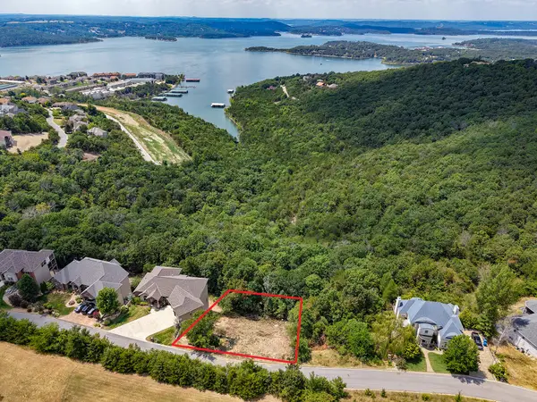 44 Eagle Crest Circle, Hollister, MO 65672