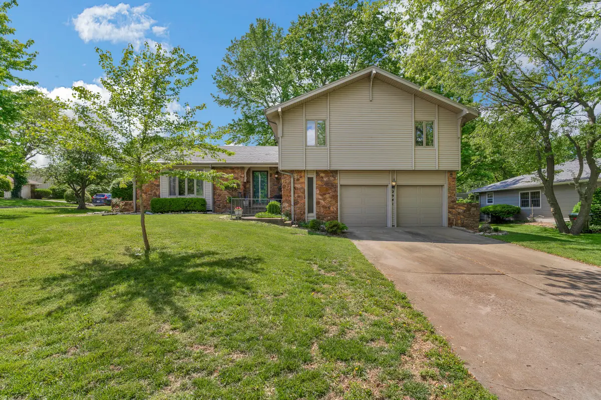 2941 S Versailles Avenue, Springfield, MO 65804 - Image #1