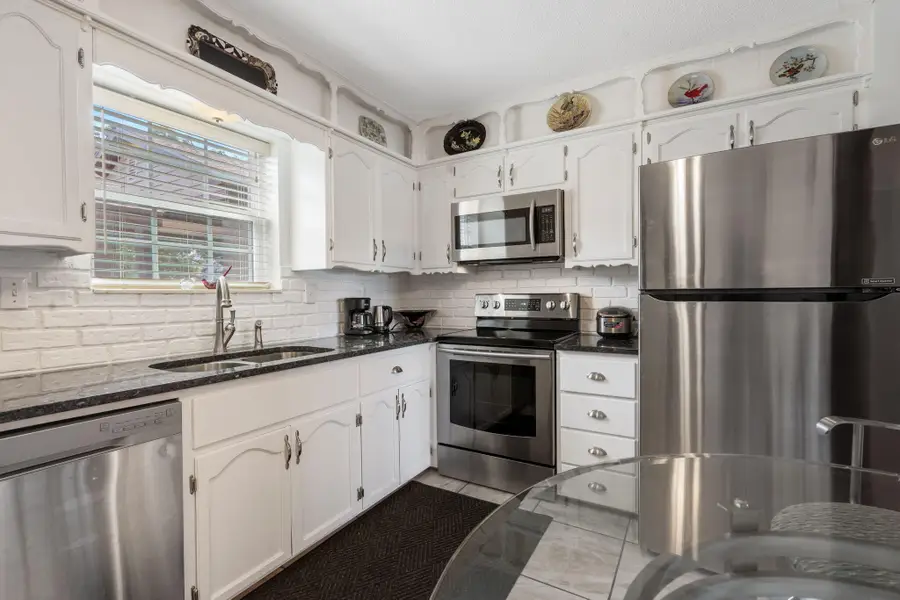 877 Knox Avenue #3, Hollister, MO 65672 - Image #2