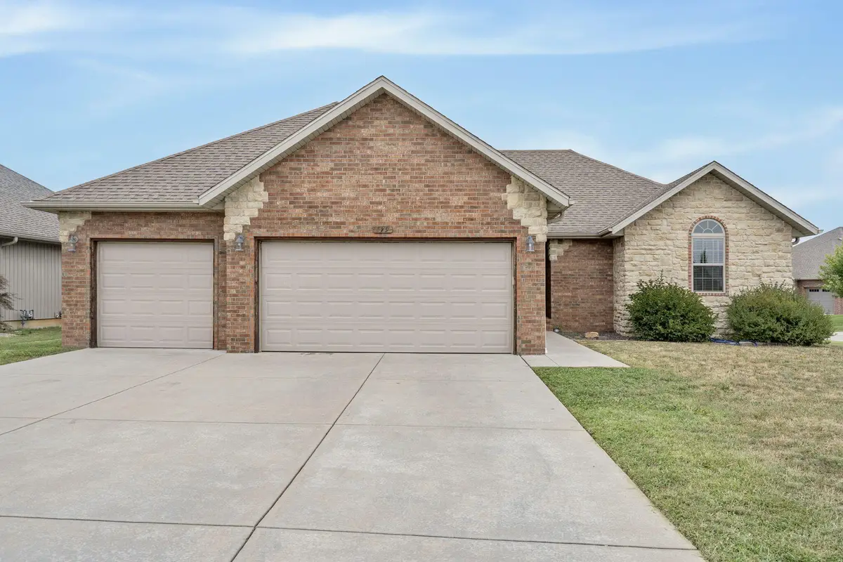 879 E Baracuda Drive, Nixa, MO 65714 - Image #1